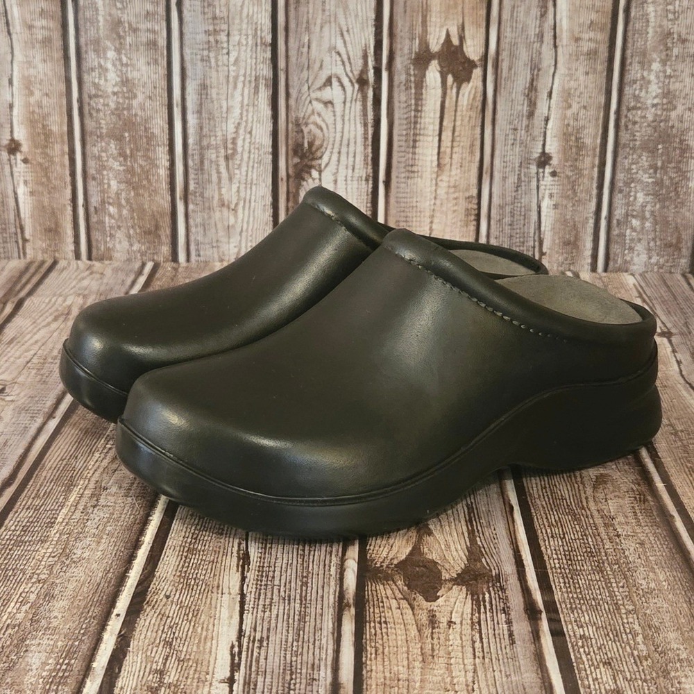 Sz 8 Wide Womens Klogs Dusty Black Leather Slip Resistant Nurse Clogs NWOB